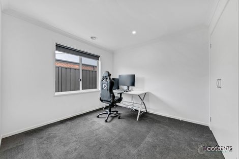 Property photo of 32 Ruislip Avenue Strathtulloh VIC 3338