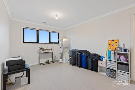 Property photo of 1 Nyanda Grove Werribee VIC 3030