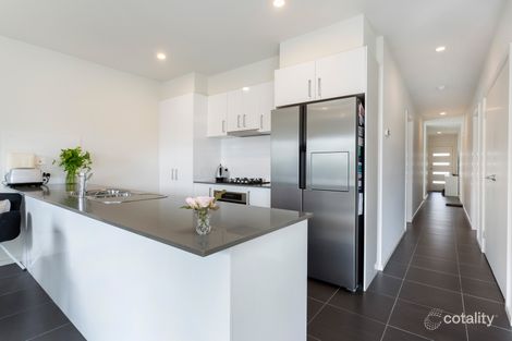 Property photo of 22 Denistoun Crescent Cranbourne VIC 3977