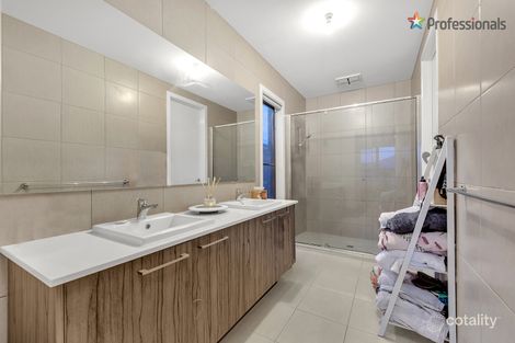 Property photo of 14 Redshift Avenue Fraser Rise VIC 3336