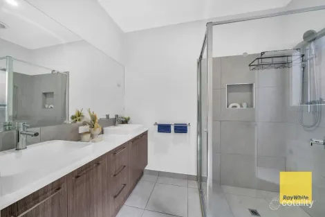 Property photo of 17 Decoco Road Rockbank VIC 3335