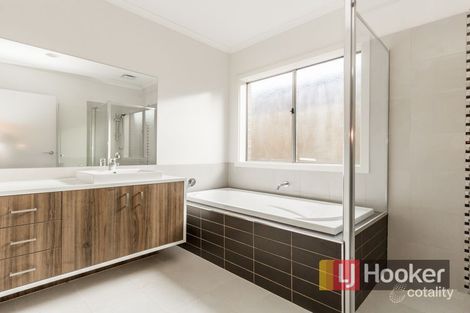 Property photo of 28 Cadillac Street Cranbourne East VIC 3977