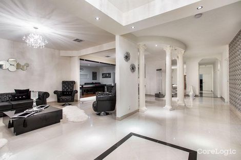 Property photo of 2 Scott Lane Taylors Hill VIC 3037