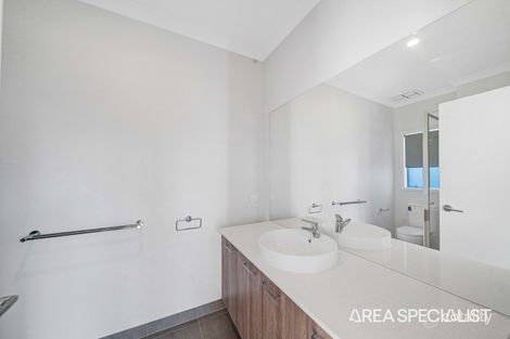 Property photo of 1 Murrayfield Place Strathtulloh VIC 3338