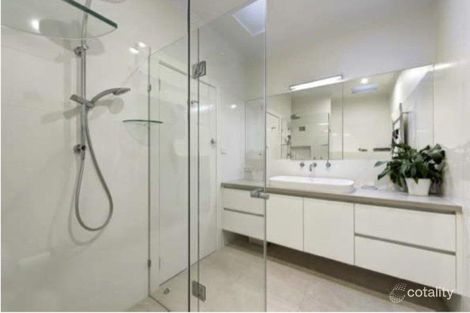 Property photo of 9 Hilltop Crescent Ivanhoe East VIC 3079