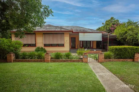 42 Raymond St, Wellington, NSW 2820