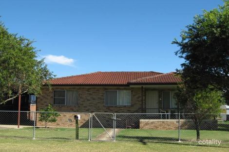 17 Daniel St, Lowood, QLD 4311