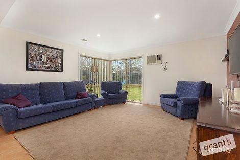Property photo of 11 Fenton Place Narre Warren South VIC 3805
