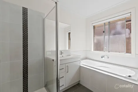Property photo of 12 Diamond Parade Cobblebank VIC 3338