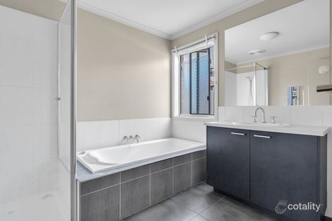 Property photo of 27 Minindee Road Manor Lakes VIC 3024