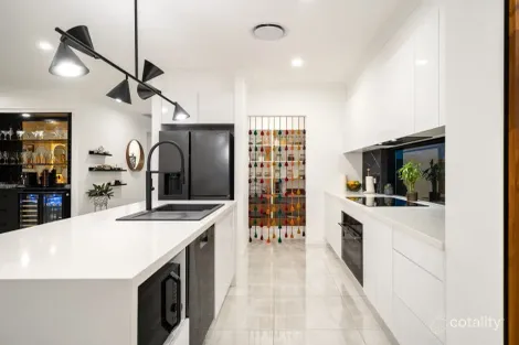 Property photo of 2 Therese Circuit Augustine Heights QLD 4300