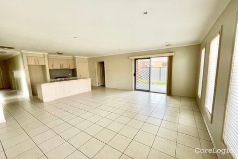 Property photo of 21 Fernhurst Avenue Derrimut VIC 3026