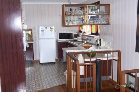 Property photo of 10 Cowlishaw Street Redhead NSW 2290