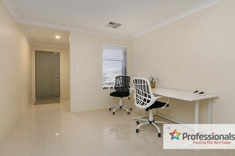 Property photo of 1/74 Carbeen View Piara Waters WA 6112