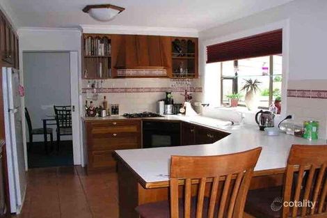 Property photo of 21 Ravenhill Crescent Endeavour Hills VIC 3802