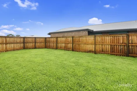 Property photo of 8 Emerald Place Kallangur QLD 4503