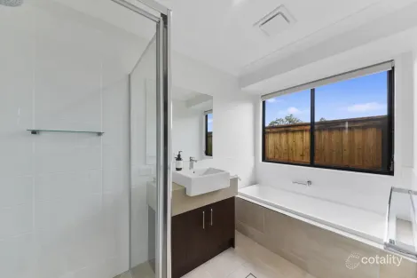 Property photo of 8 Emerald Place Kallangur QLD 4503