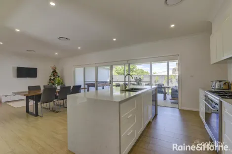 6 Overlanders Way, Hillvue, NSW 2340