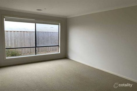 Property photo of 19 Leveret Way Narre Warren South VIC 3805