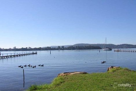 33 Kurrawa Ave, Point Clare, NSW 2250