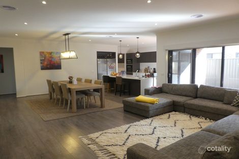 Property photo of 3 Hibernia Place Cranbourne East VIC 3977