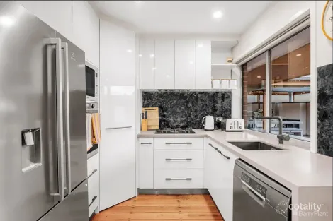 Property photo of 46 Greenslopes Drive Mooroolbark VIC 3138