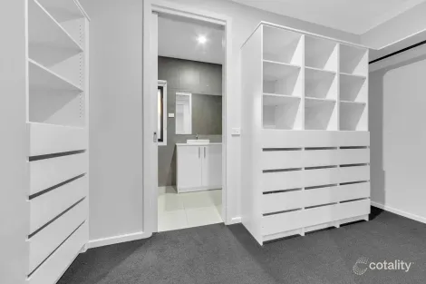 Property photo of 13 Carcoola Rise Clyde North VIC 3978