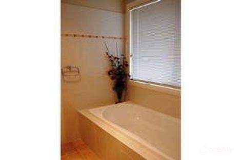 Property photo of 4 Lakeside Drive Lake Albert NSW 2650