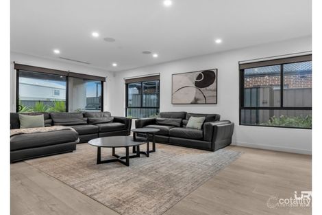 Property photo of 39 Sustainable Drive Craigieburn VIC 3064
