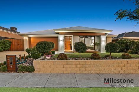 Property photo of 5 Azolla Place Clyde North VIC 3978