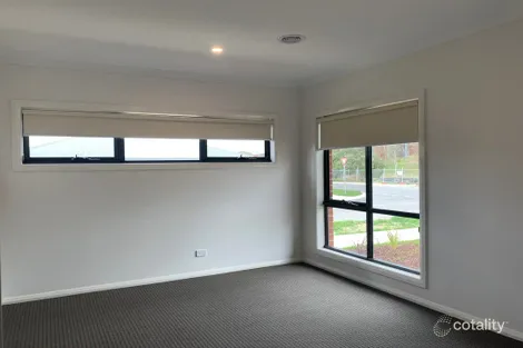 Property photo of 45 Beatrix Circuit Officer VIC 3809