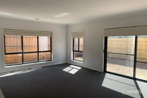 Property photo of 45 Beatrix Circuit Officer VIC 3809