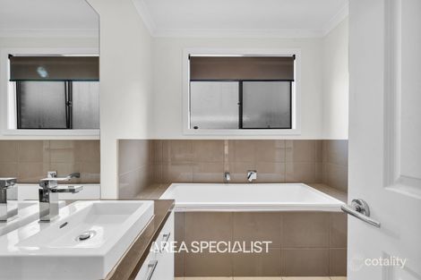 Property photo of 19 Polblue Street Cranbourne North VIC 3977