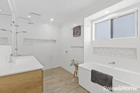 Property photo of 29 Clare Crescent Berkeley Vale NSW 2261