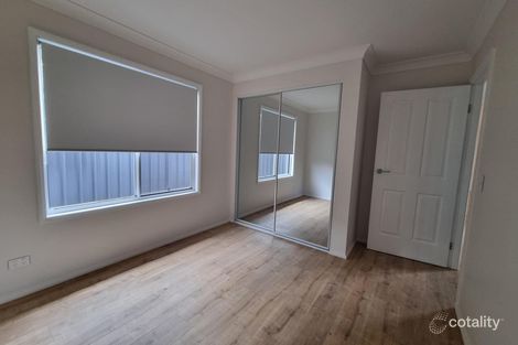 Property photo of 28 Tasman Avenue Lethbridge Park NSW 2770