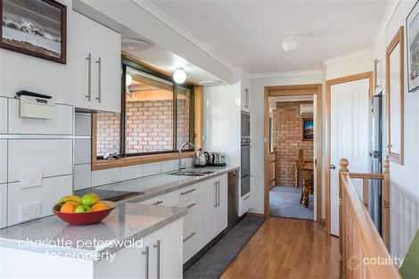Property photo of 28 Robin Court Lindisfarne TAS 7015