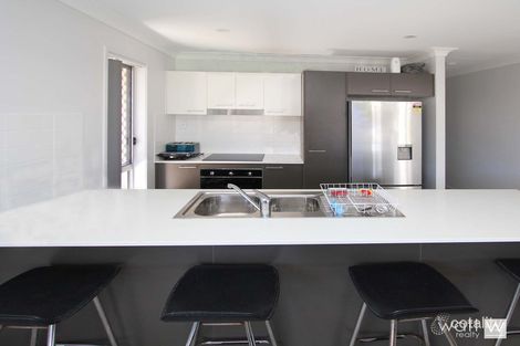 2/45 Jones St, Rothwell, QLD 4022