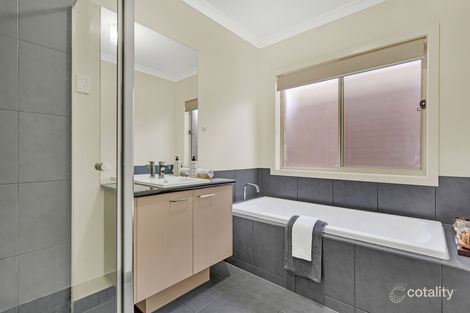 Property photo of 10 Montpellier Crescent Craigieburn VIC 3064