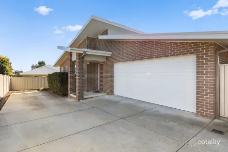 2/4 Mulberrygong Ct, Gobbagombalin, NSW 2650