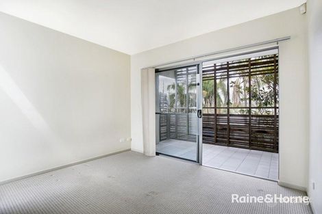Property photo of 2/33 Clarence Road Indooroopilly QLD 4068