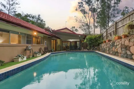 21 Tucker St, Chapel Hill, QLD 4069