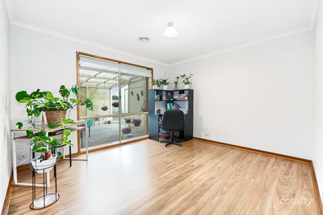 Property photo of 71 Willora Crescent Cranbourne West VIC 3977