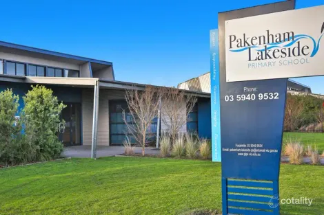 Property photo of 11 Page Close Pakenham VIC 3810