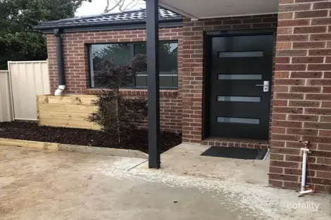 2/92a Rowlands St, Sebastopol, VIC 3356