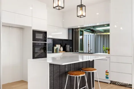 Property photo of 16 Keira Close Valentine NSW 2280