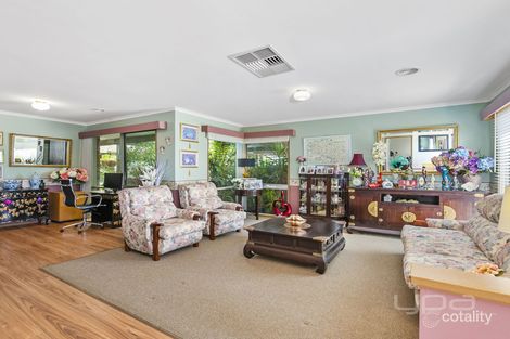 Property photo of 5 Garfield Close Melton South VIC 3338