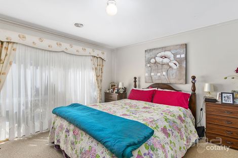 Property photo of 5 Garfield Close Melton South VIC 3338