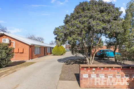 Property photo of 4/30-32 Lampe Avenue Wagga Wagga NSW 2650