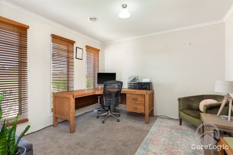 Property photo of 33 Copernicus Circuit Cranbourne West VIC 3977