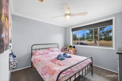 Property photo of 37 Waree Drive Hillvue NSW 2340